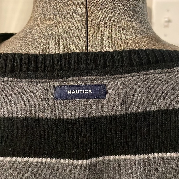 Nautica mens grey & black striped  v-neck sweater size large - Picture 5 of 9
